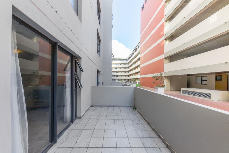 1 Bedroom Property for Sale in Zonnebloem Western Cape